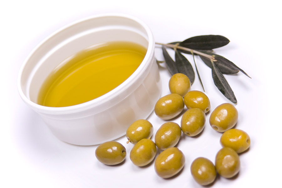 Соль и оливковое масло. Масло зеленого кофе. Olive продукция косметическая. Olive Oil Skincare.